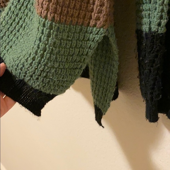 Color Block Knit Sweater - Picture 4 of 4